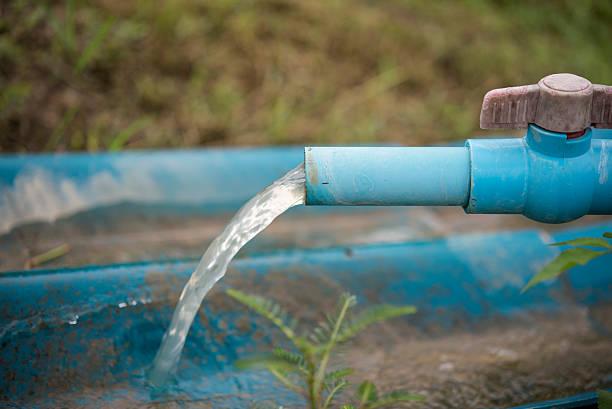 أنبوب PVC مقابل قناة PVC، الدليل الشامل للمقارنة (2025) 12 PVC water pipe